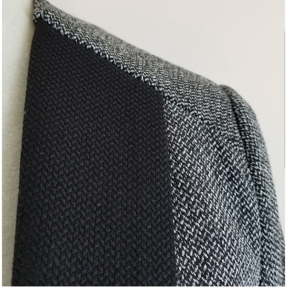 H&M Tweed Flyaway Tuxedo Blazer Open Front Zipper Detail  Ruched Sleeves - Picture 6 of 11